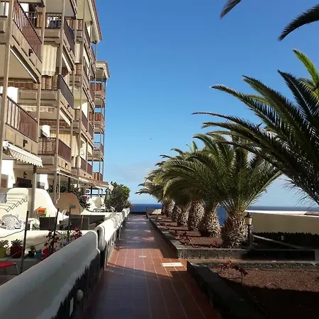 Near The Montana Amarilla With Small Privat Garden 아파트 *